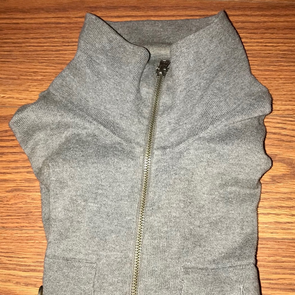 GAP grey men’s sweater